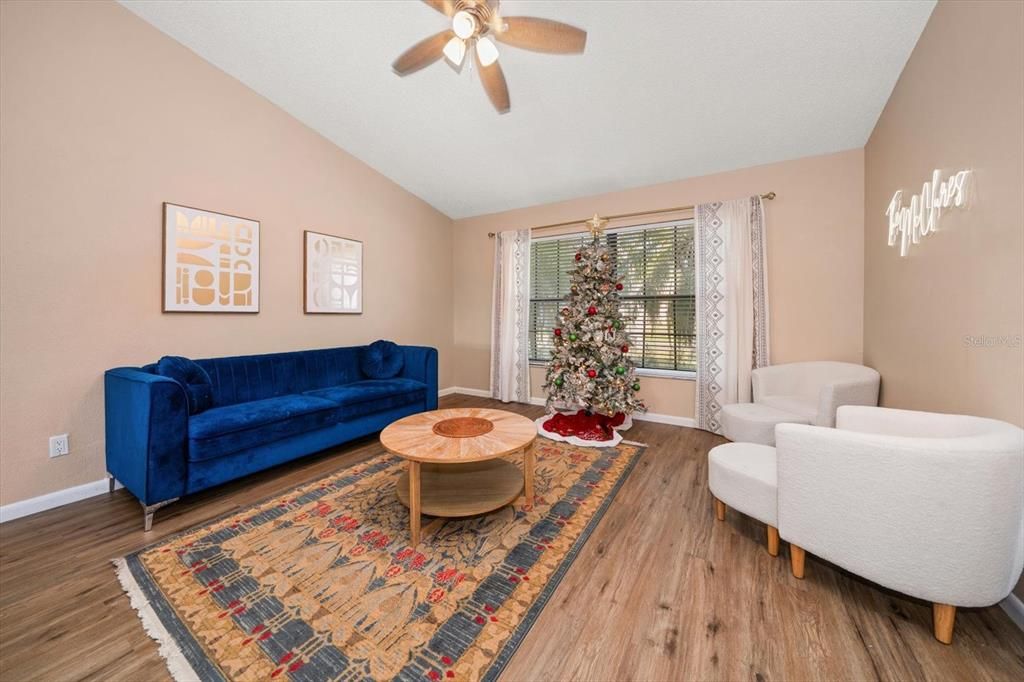 На продажу: $825,000 (4 спален, 2 ванн, 2411 Квадратных фут)