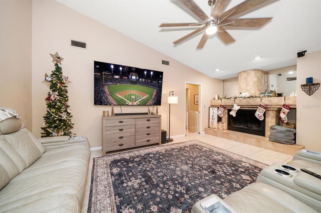 На продажу: $825,000 (4 спален, 2 ванн, 2411 Квадратных фут)