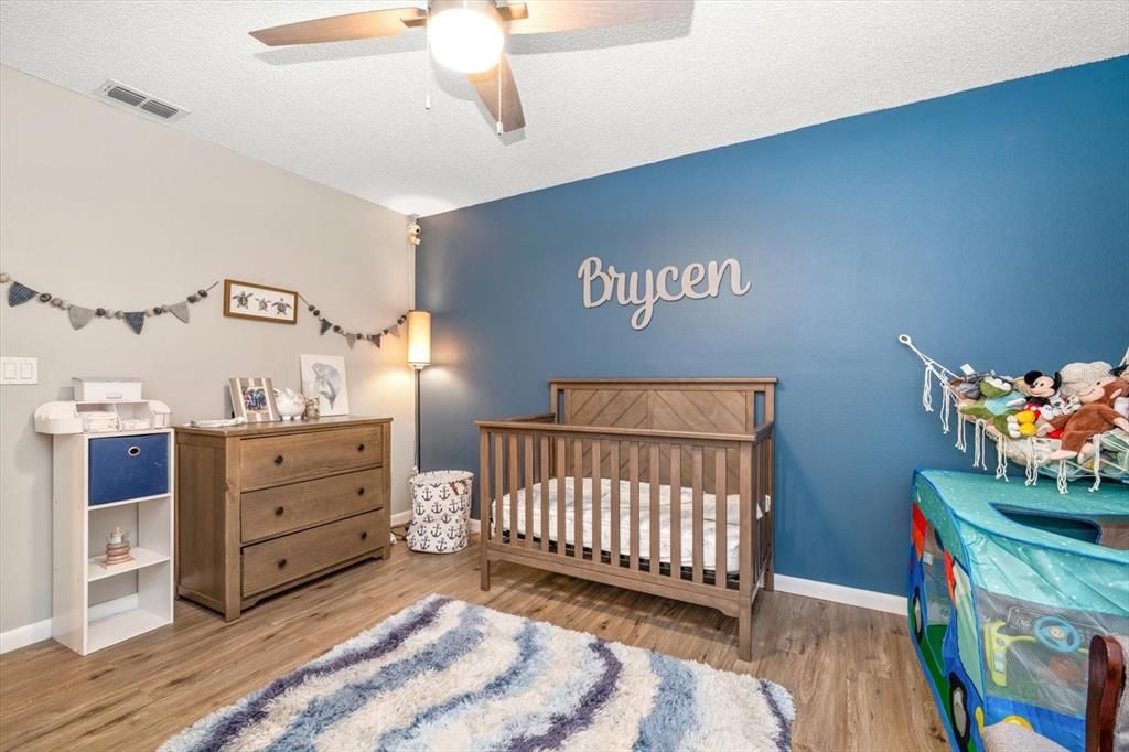 На продажу: $825,000 (4 спален, 2 ванн, 2411 Квадратных фут)