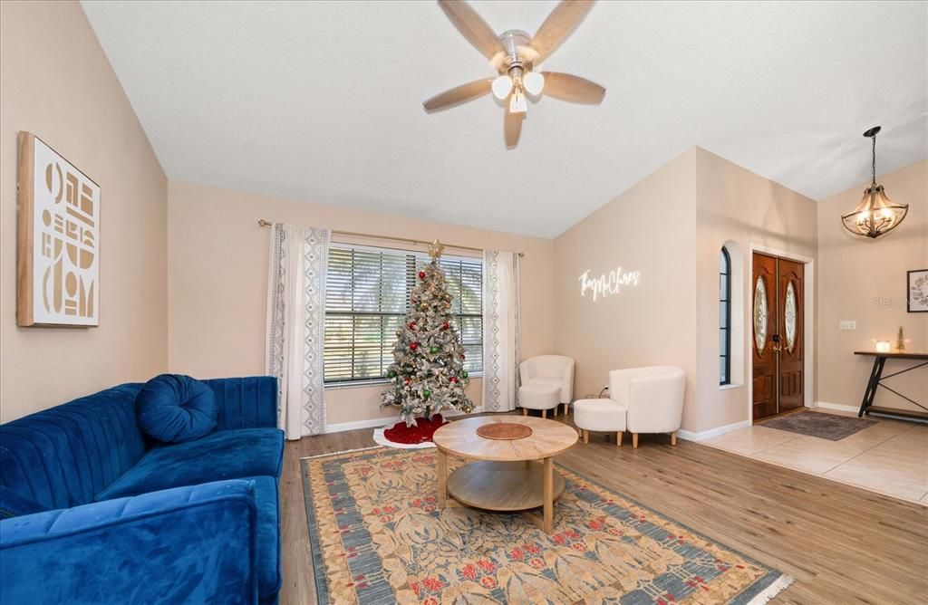 На продажу: $825,000 (4 спален, 2 ванн, 2411 Квадратных фут)