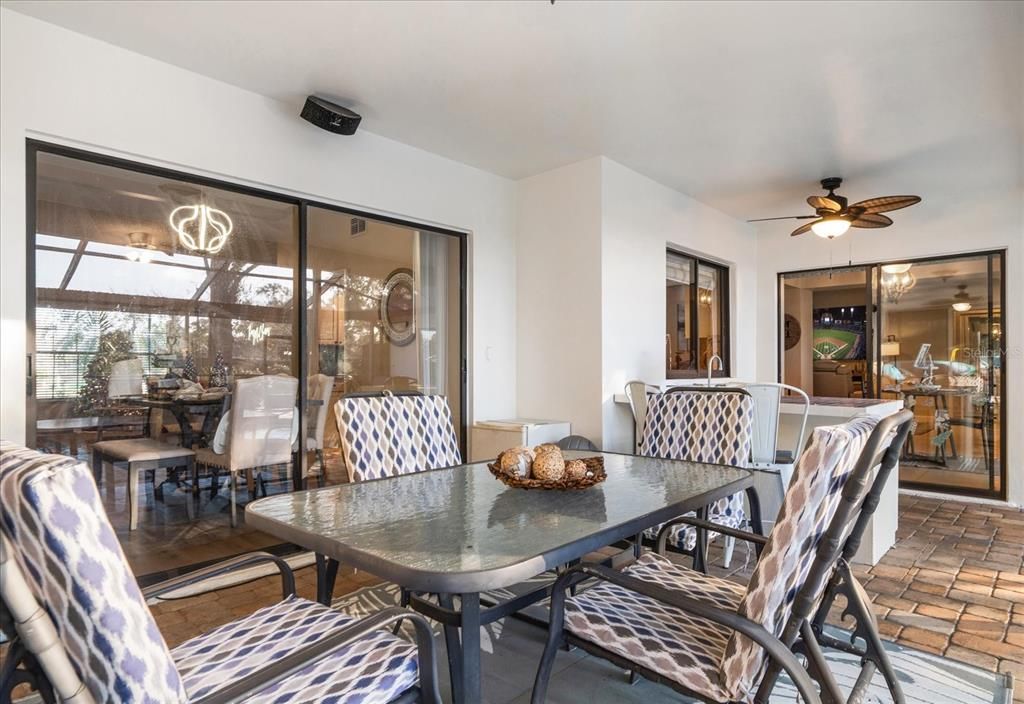 На продажу: $825,000 (4 спален, 2 ванн, 2411 Квадратных фут)