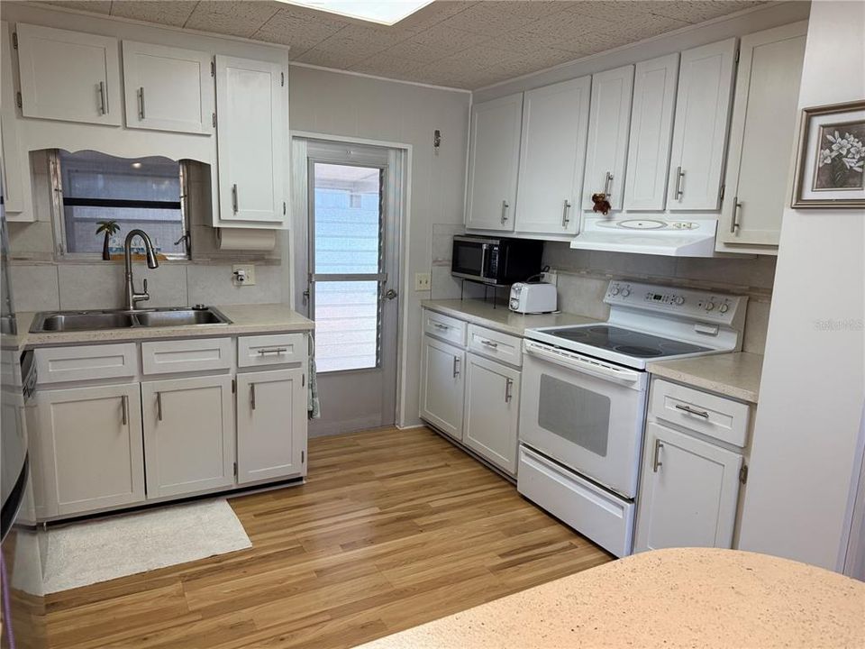 待售: $129,900 (2 贝兹, 2 浴室, 1104 平方英尺)