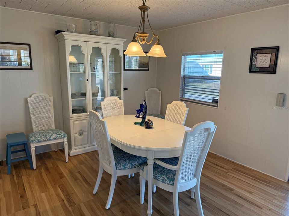 待售: $129,900 (2 贝兹, 2 浴室, 1104 平方英尺)