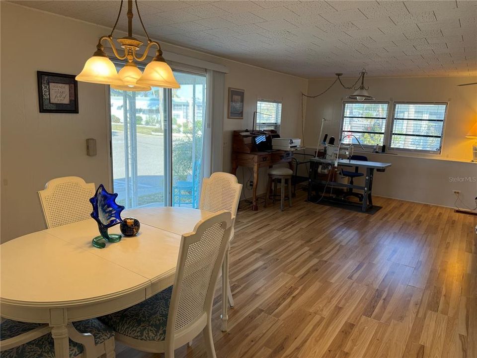 待售: $129,900 (2 贝兹, 2 浴室, 1104 平方英尺)