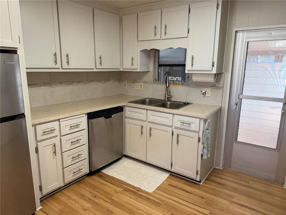 待售: $129,900 (2 贝兹, 2 浴室, 1104 平方英尺)