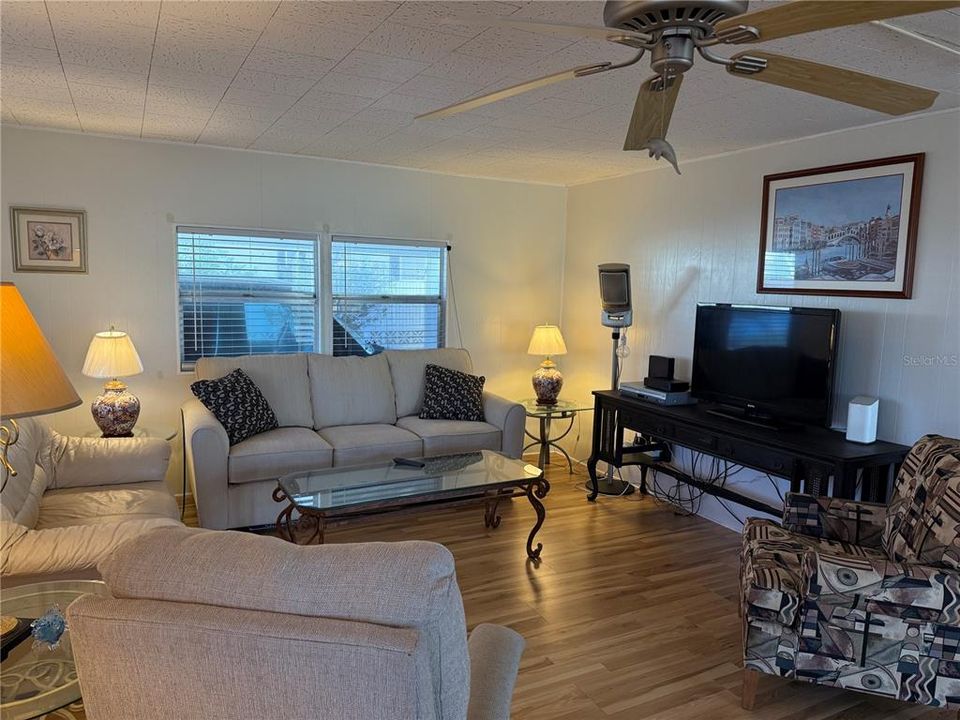 待售: $129,900 (2 贝兹, 2 浴室, 1104 平方英尺)