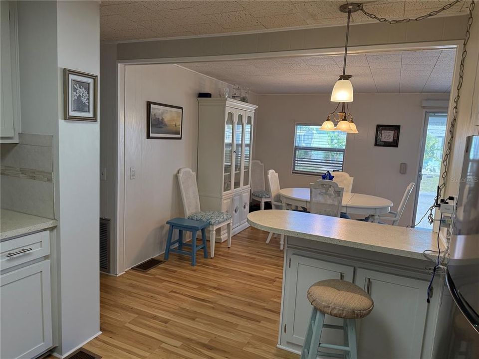 待售: $129,900 (2 贝兹, 2 浴室, 1104 平方英尺)