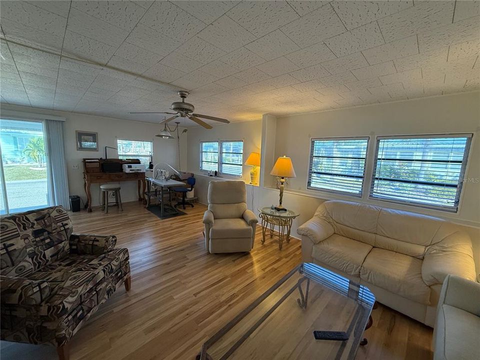 待售: $129,900 (2 贝兹, 2 浴室, 1104 平方英尺)