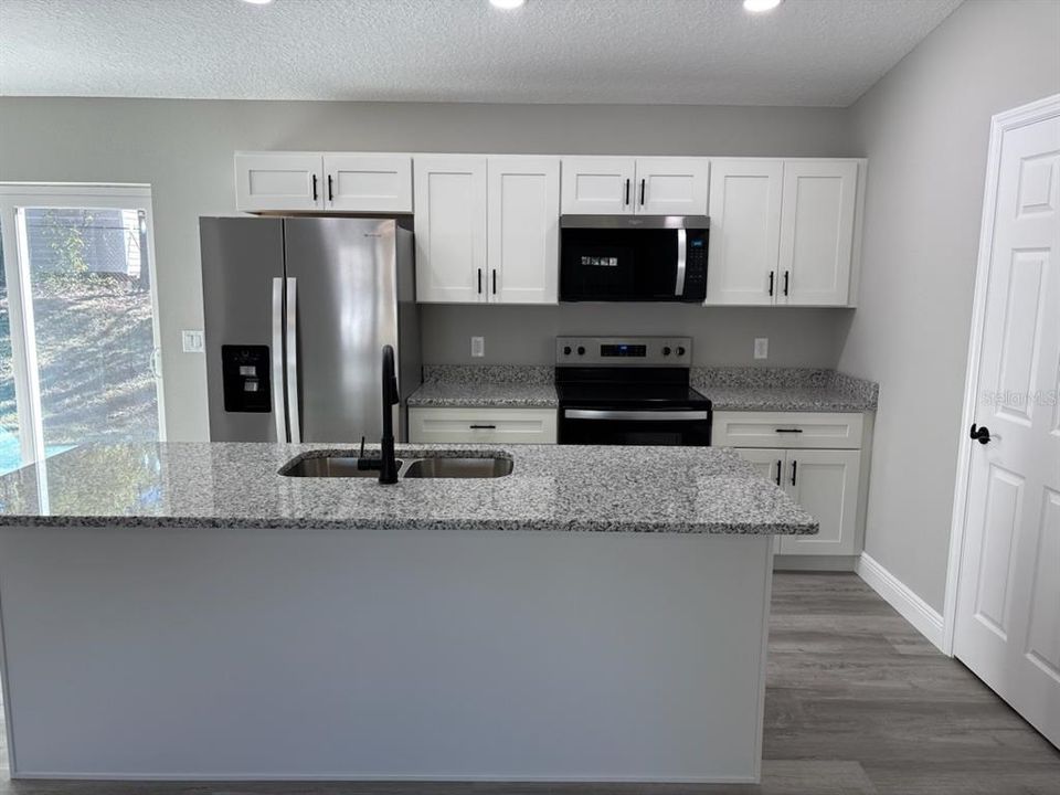 На продажу: $224,900 (3 спален, 2 ванн, 1264 Квадратных фут)