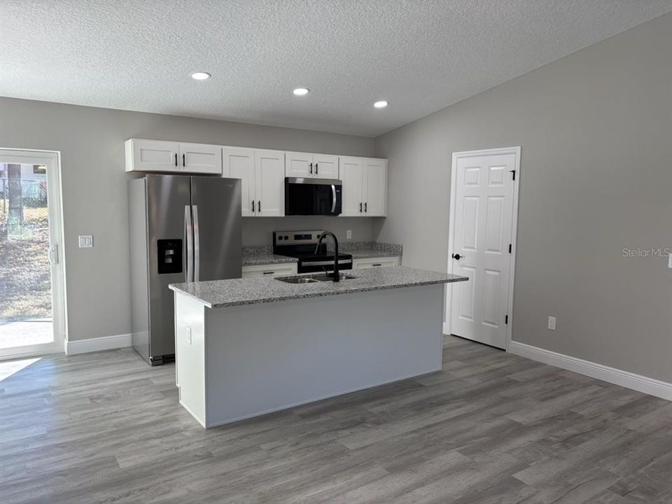 На продажу: $224,900 (3 спален, 2 ванн, 1264 Квадратных фут)