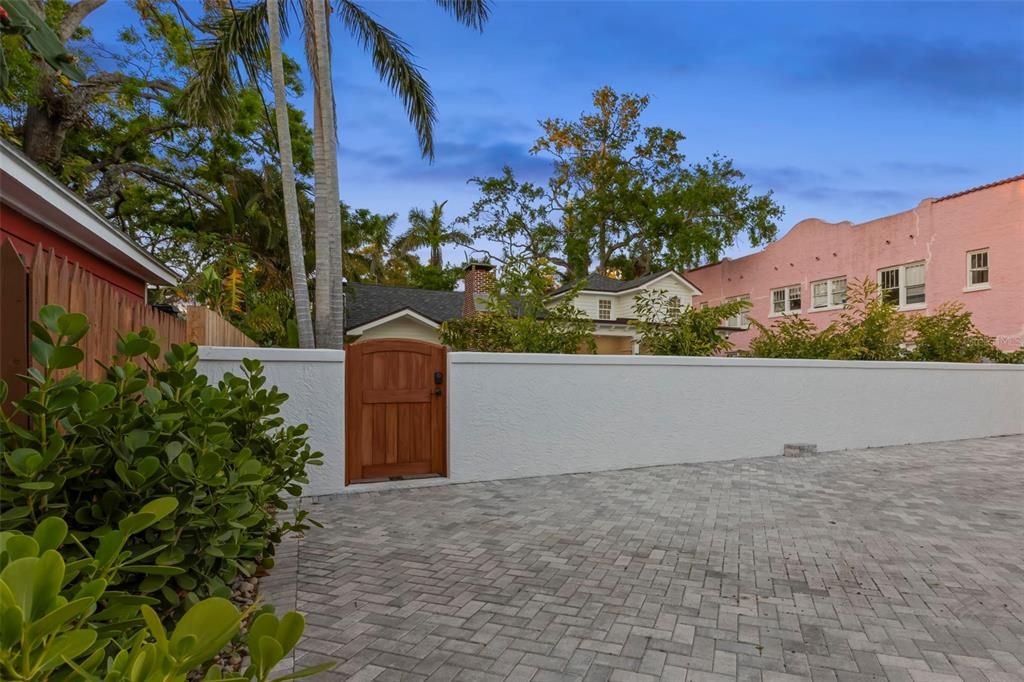 For Sale: $1,495,000 (3 beds, 3 baths, 1713 Square Feet)