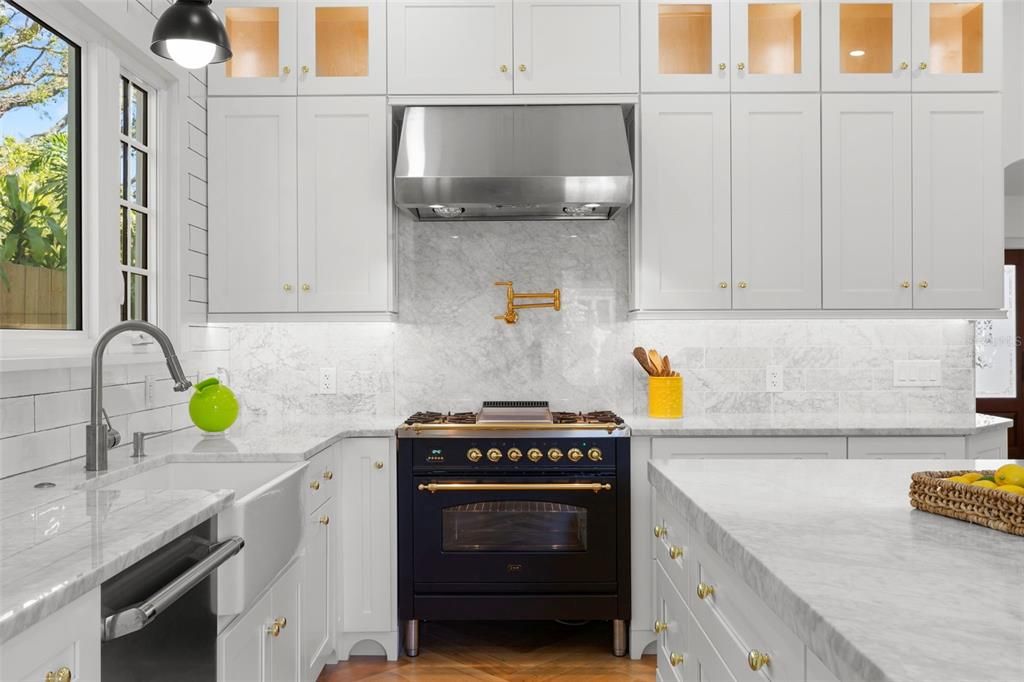 For Sale: $1,495,000 (3 beds, 3 baths, 1713 Square Feet)