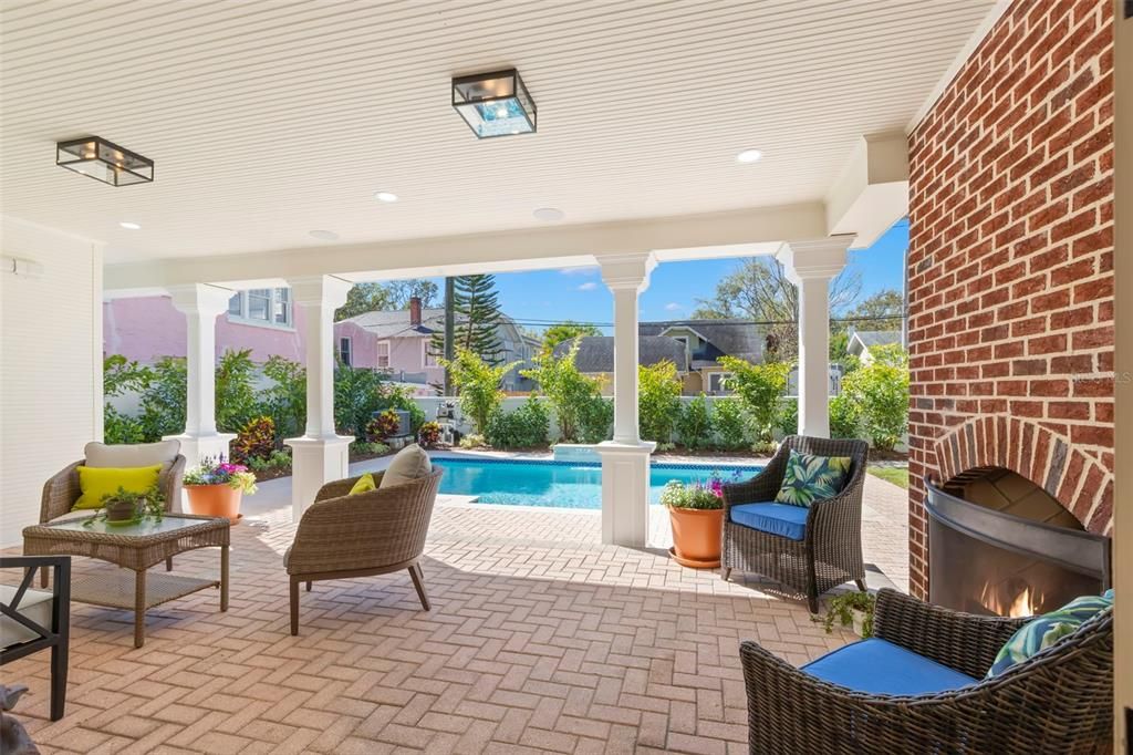 For Sale: $1,495,000 (3 beds, 3 baths, 1713 Square Feet)