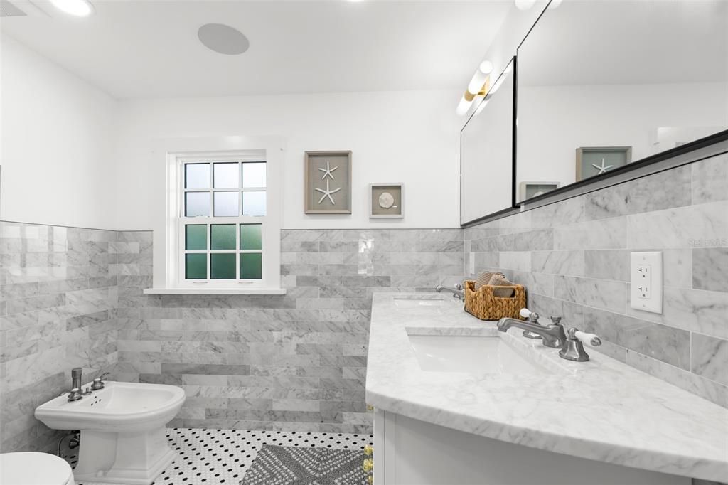 For Sale: $1,495,000 (3 beds, 3 baths, 1713 Square Feet)