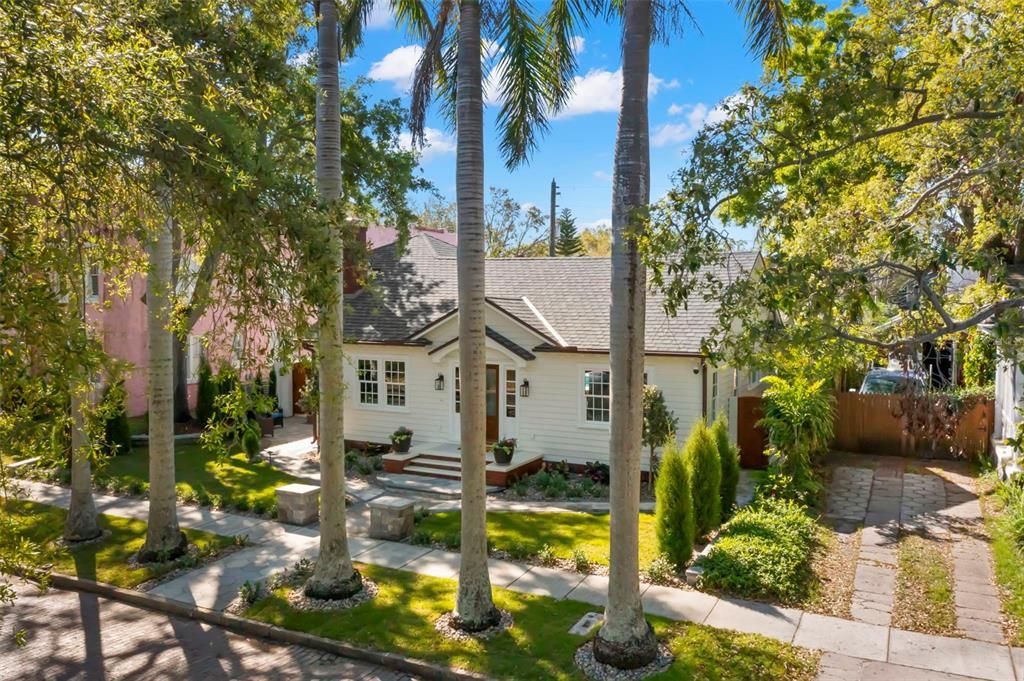 For Sale: $1,495,000 (3 beds, 3 baths, 1713 Square Feet)