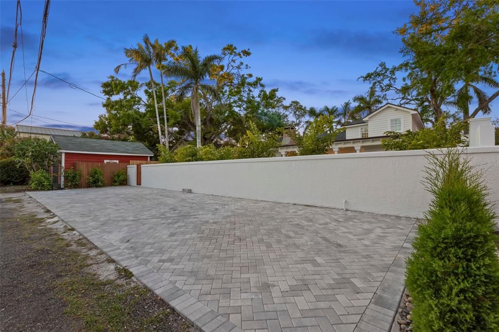 For Sale: $1,495,000 (3 beds, 3 baths, 1713 Square Feet)