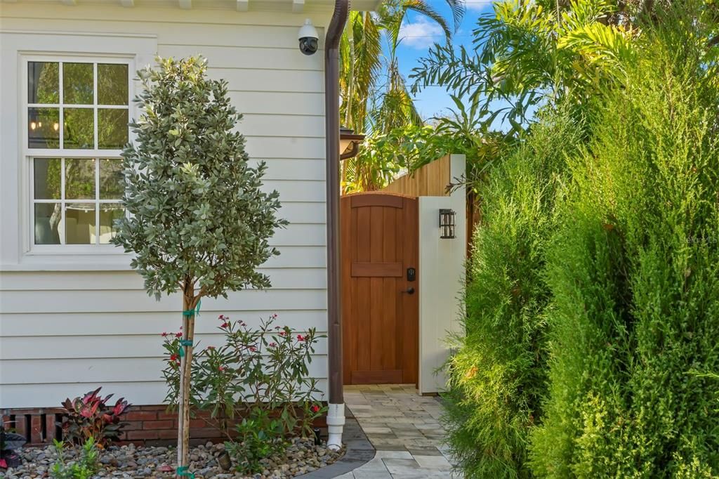 For Sale: $1,495,000 (3 beds, 3 baths, 1713 Square Feet)