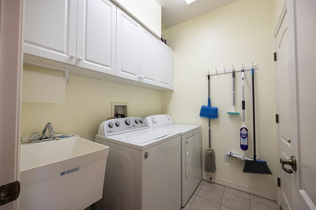 For Sale: $350,000 (2 beds, 2 baths, 1551 Square Feet)