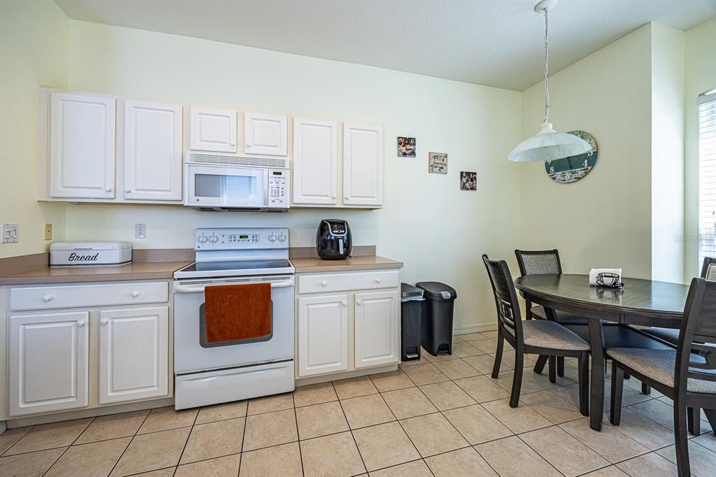 For Sale: $350,000 (2 beds, 2 baths, 1551 Square Feet)