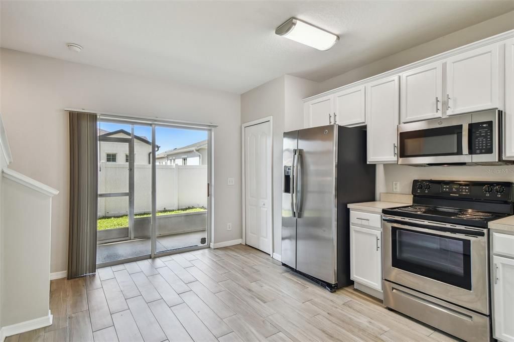 В аренду: $1,850 (2 спален, 2 ванн, 1240 Квадратных фут)