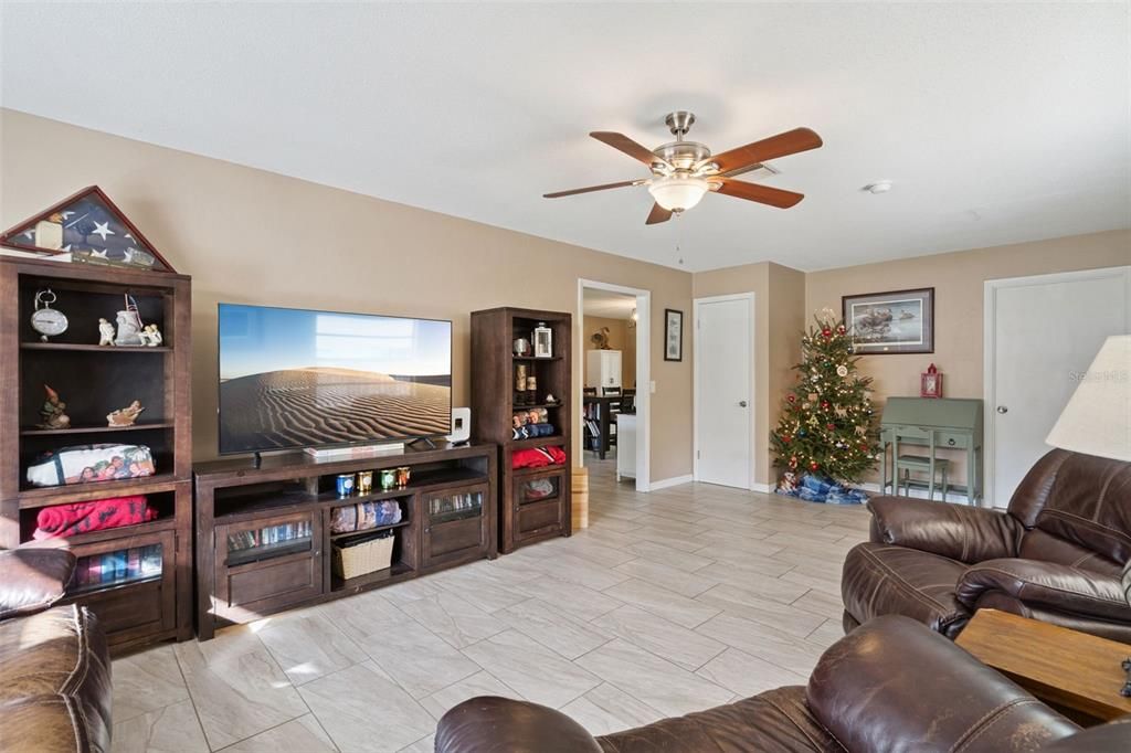 En Venta: $398,400 (3 camas, 2 baños, 1770 Pies cuadrados)