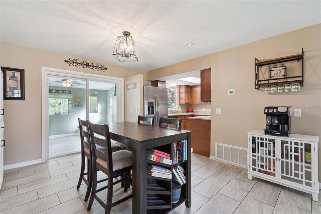 En Venta: $398,400 (3 camas, 2 baños, 1770 Pies cuadrados)