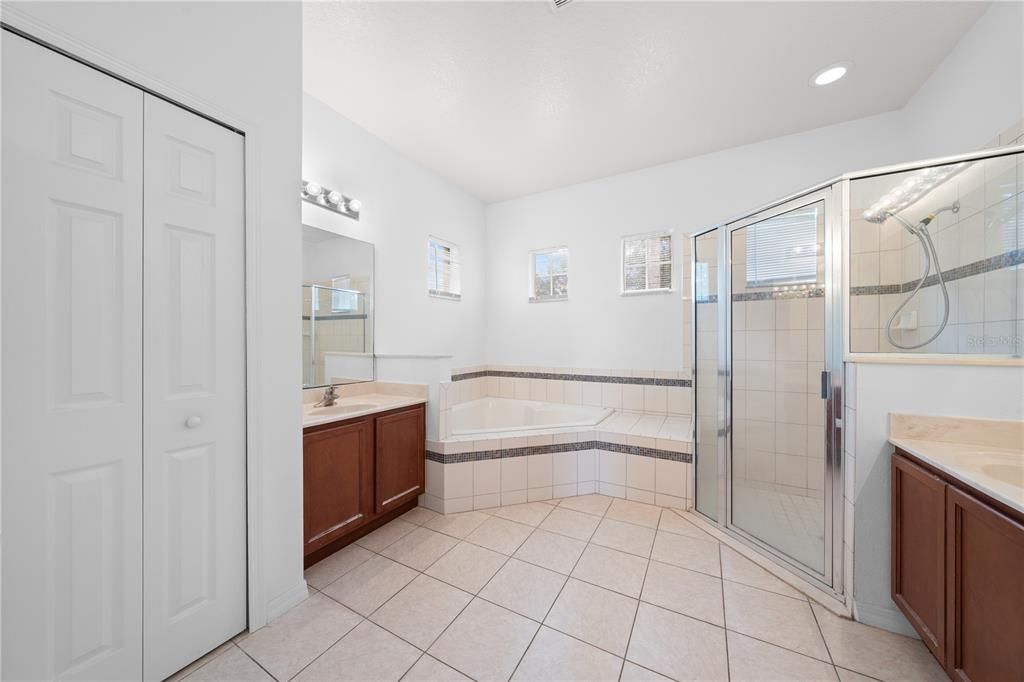 En Venta: $390,000 (3 camas, 2 baños, 2574 Pies cuadrados)