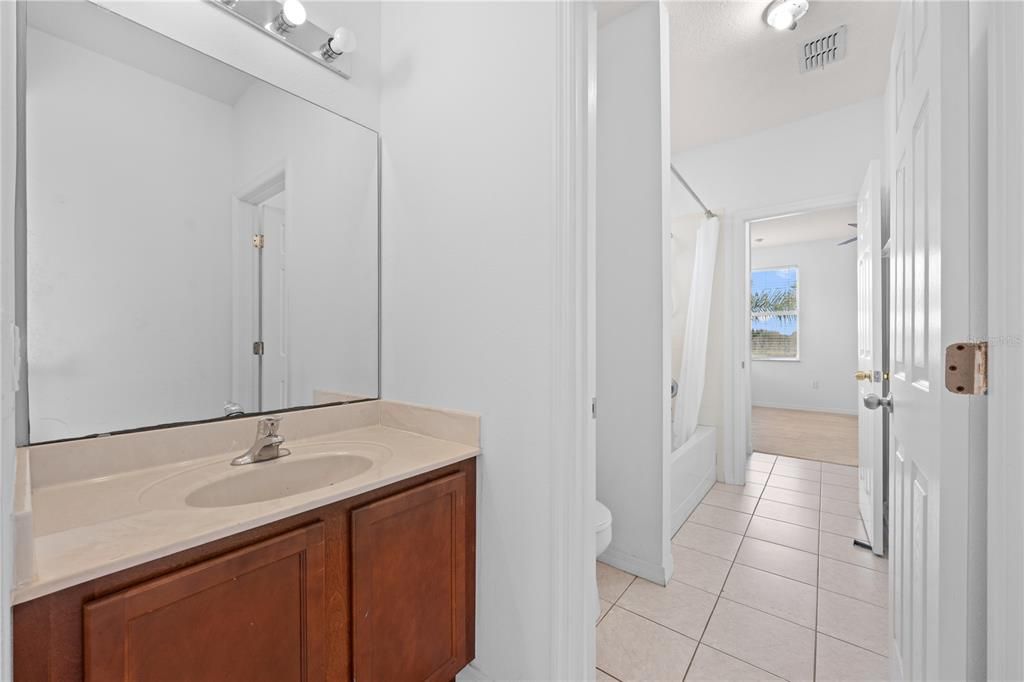 En Venta: $390,000 (3 camas, 2 baños, 2574 Pies cuadrados)