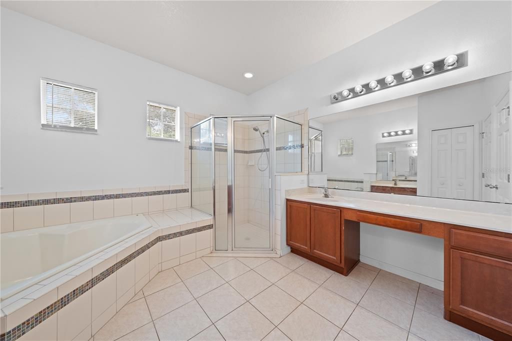 En Venta: $390,000 (3 camas, 2 baños, 2574 Pies cuadrados)