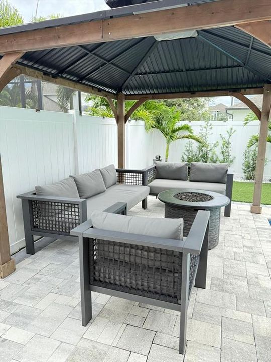 En Venta: $884,500 (4 camas, 3 baños, 2781 Pies cuadrados)