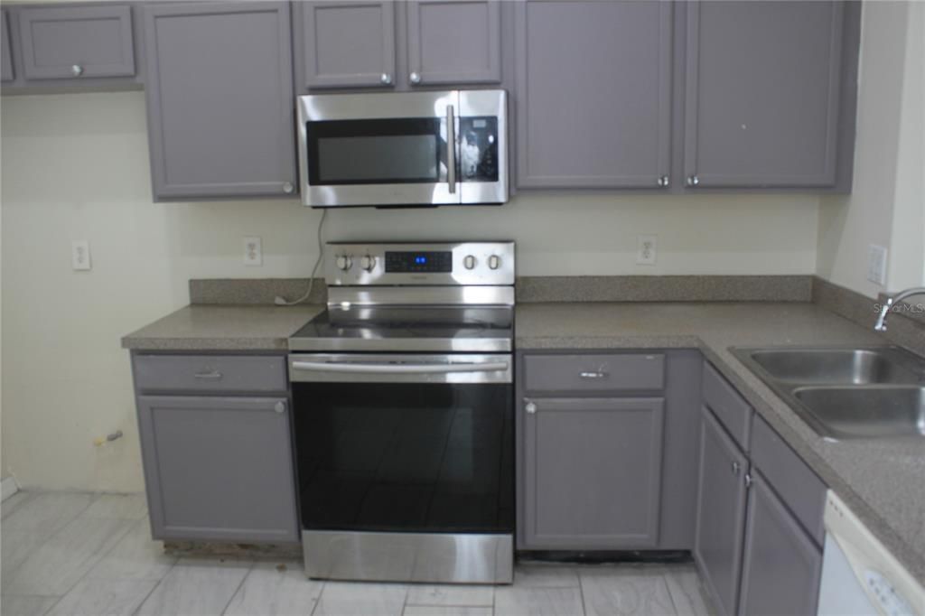 For Rent: $2,495 (4 beds, 2 baths, 1795 Square Feet)