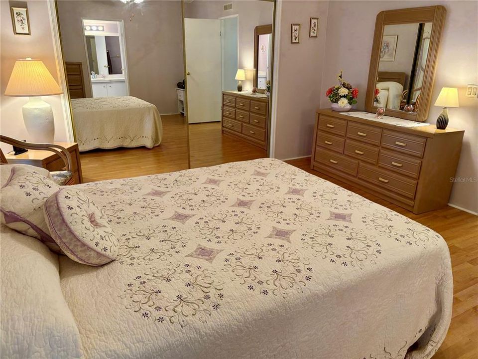 待售: $199,000 (2 贝兹, 2 浴室, 1472 平方英尺)