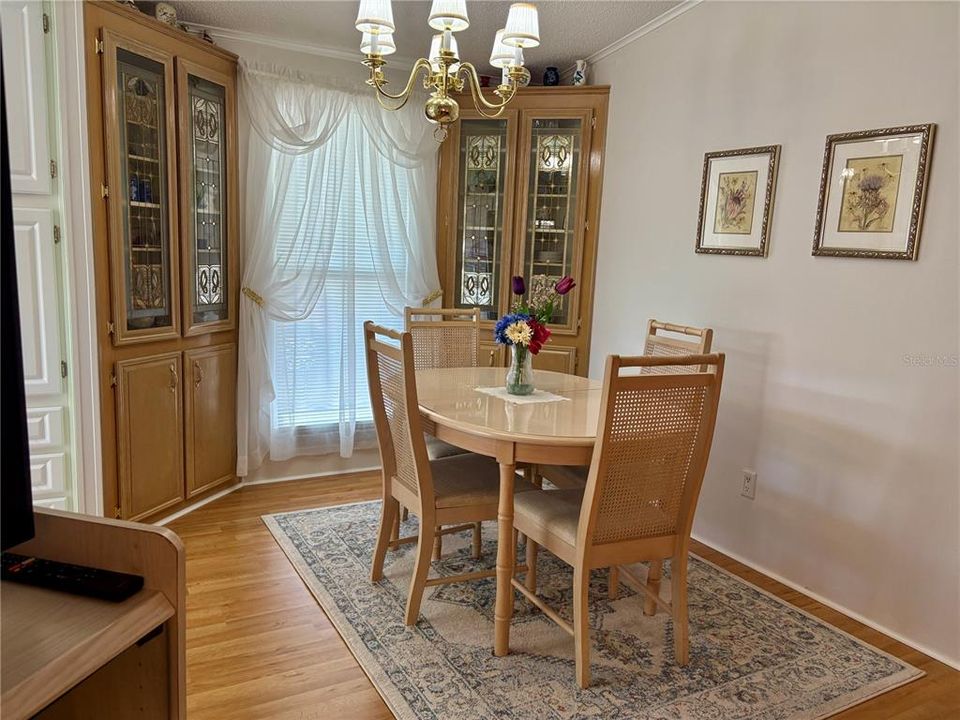 待售: $199,000 (2 贝兹, 2 浴室, 1472 平方英尺)