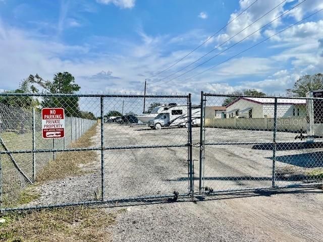 待售: $199,000 (2 贝兹, 2 浴室, 1472 平方英尺)