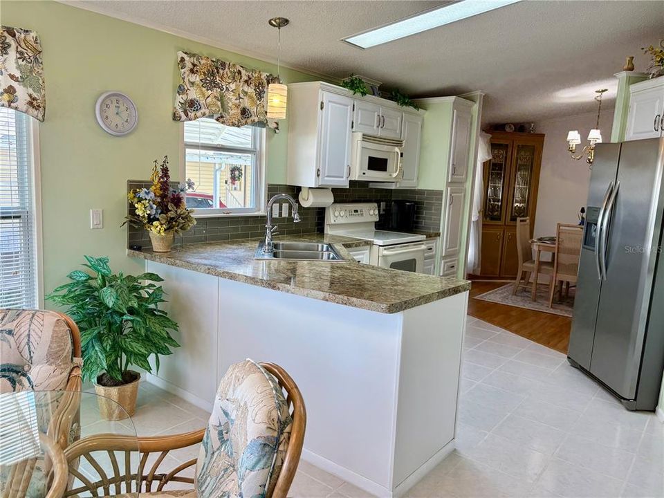 待售: $199,000 (2 贝兹, 2 浴室, 1472 平方英尺)