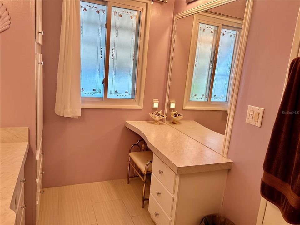 待售: $199,000 (2 贝兹, 2 浴室, 1472 平方英尺)