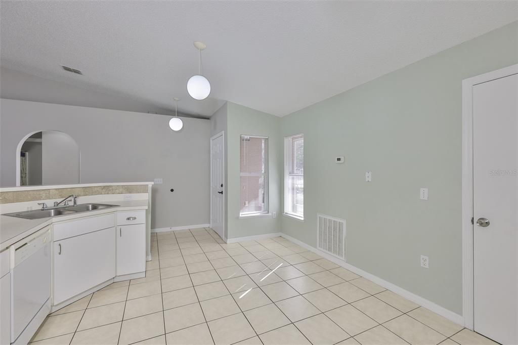 В аренду: $2,400 (3 спален, 2 ванн, 1424 Квадратных фут)