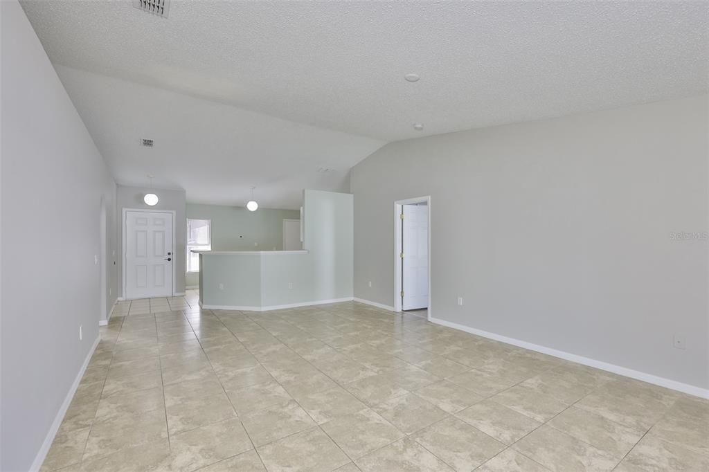 В аренду: $2,400 (3 спален, 2 ванн, 1424 Квадратных фут)