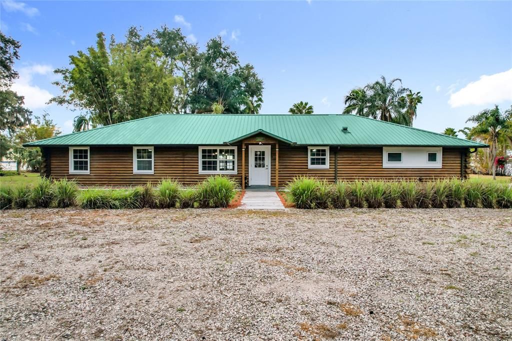 For Sale: $750,000 (4 beds, 4 baths, 2760 Square Feet)