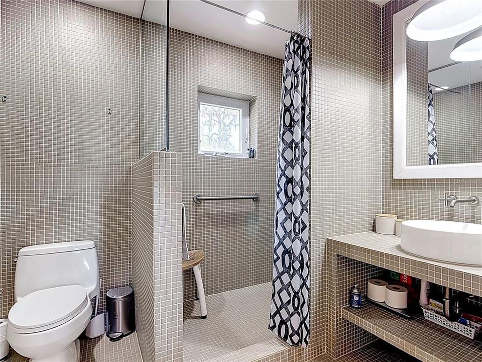 For Sale: $750,000 (4 beds, 4 baths, 2760 Square Feet)