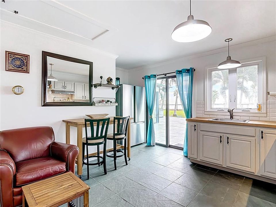 For Sale: $750,000 (4 beds, 4 baths, 2760 Square Feet)