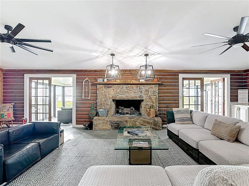 For Sale: $750,000 (4 beds, 4 baths, 2760 Square Feet)