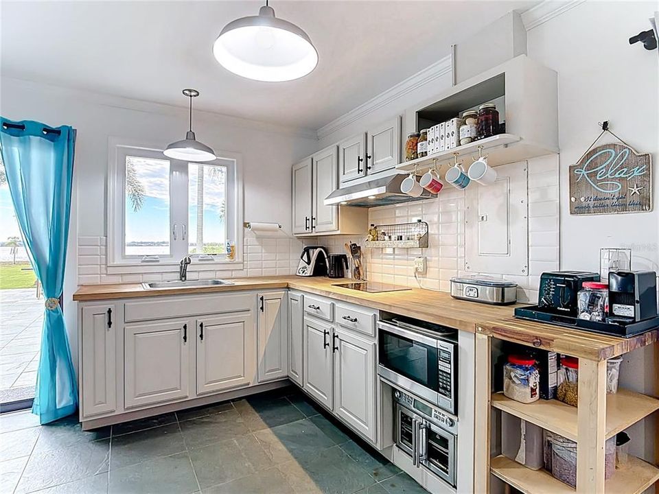 For Sale: $750,000 (4 beds, 4 baths, 2760 Square Feet)