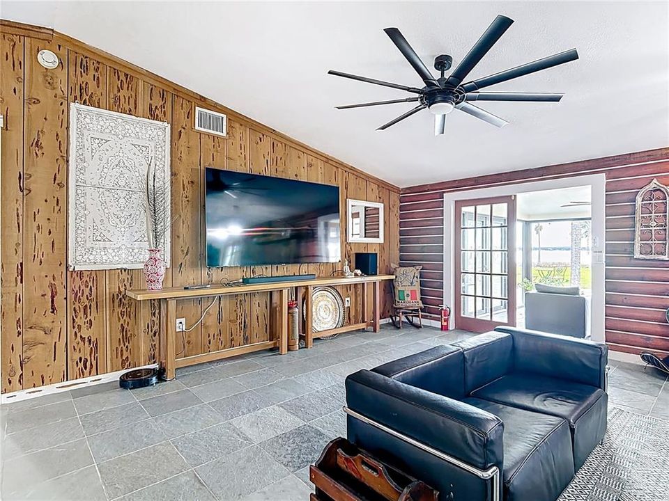 For Sale: $750,000 (4 beds, 4 baths, 2760 Square Feet)