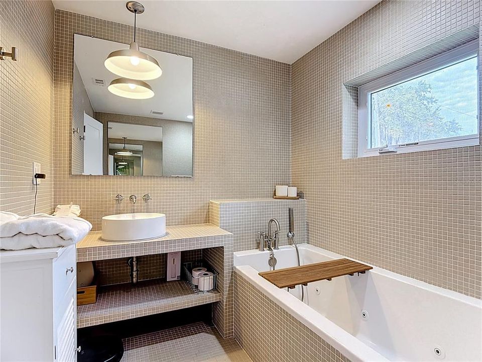 For Sale: $750,000 (4 beds, 4 baths, 2760 Square Feet)