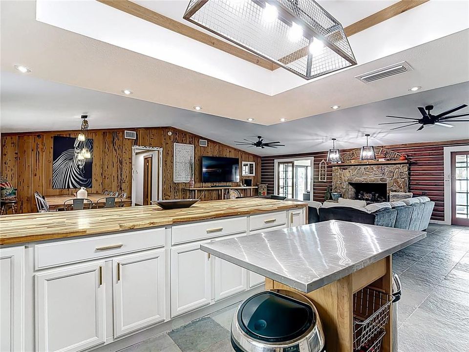 For Sale: $750,000 (4 beds, 4 baths, 2760 Square Feet)