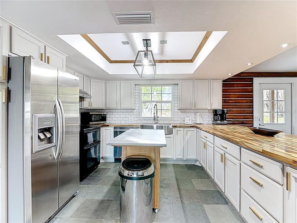 For Sale: $750,000 (4 beds, 4 baths, 2760 Square Feet)