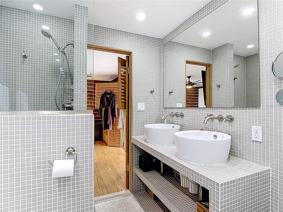 For Sale: $750,000 (4 beds, 4 baths, 2760 Square Feet)