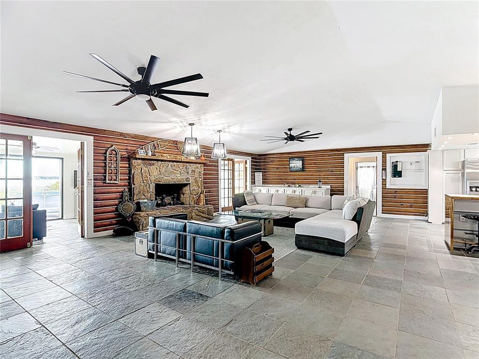 For Sale: $750,000 (4 beds, 4 baths, 2760 Square Feet)