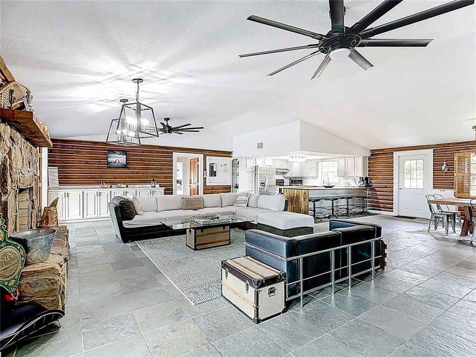 For Sale: $750,000 (4 beds, 4 baths, 2760 Square Feet)